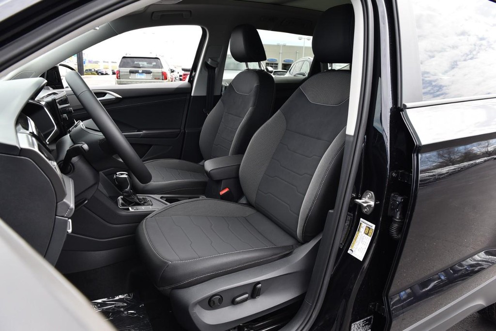 Volkswagen Taos Vehicle Full-screen Gallery Image 19