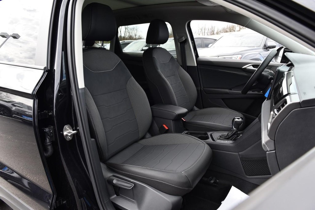 Volkswagen Taos Vehicle Full-screen Gallery Image 20