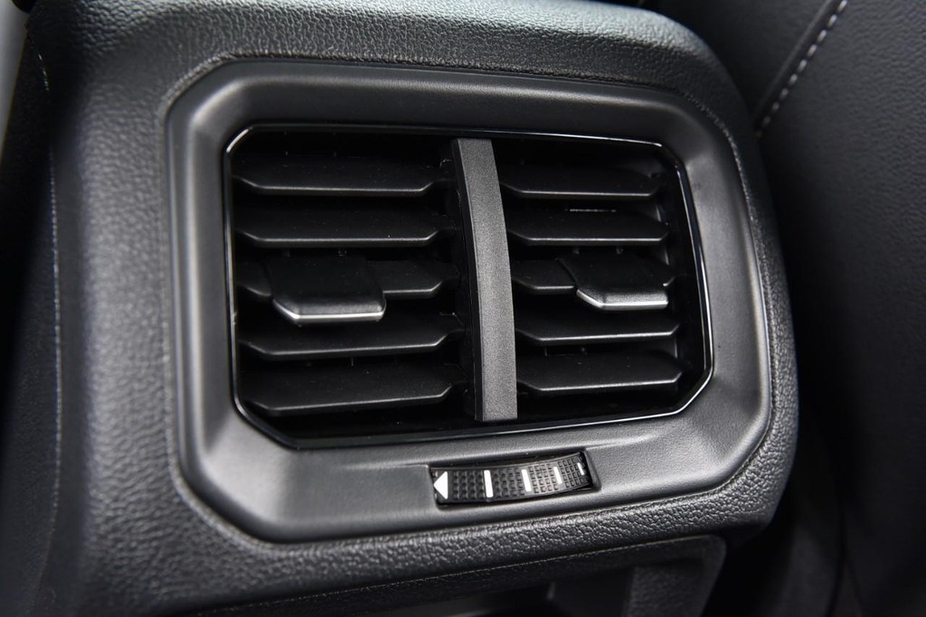 Volkswagen Taos Vehicle Full-screen Gallery Image 23