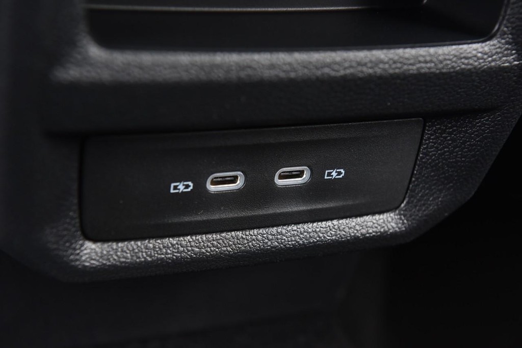 Volkswagen Taos Vehicle Full-screen Gallery Image 24