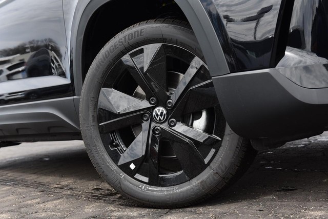 Volkswagen Taos Vehicle Image 03