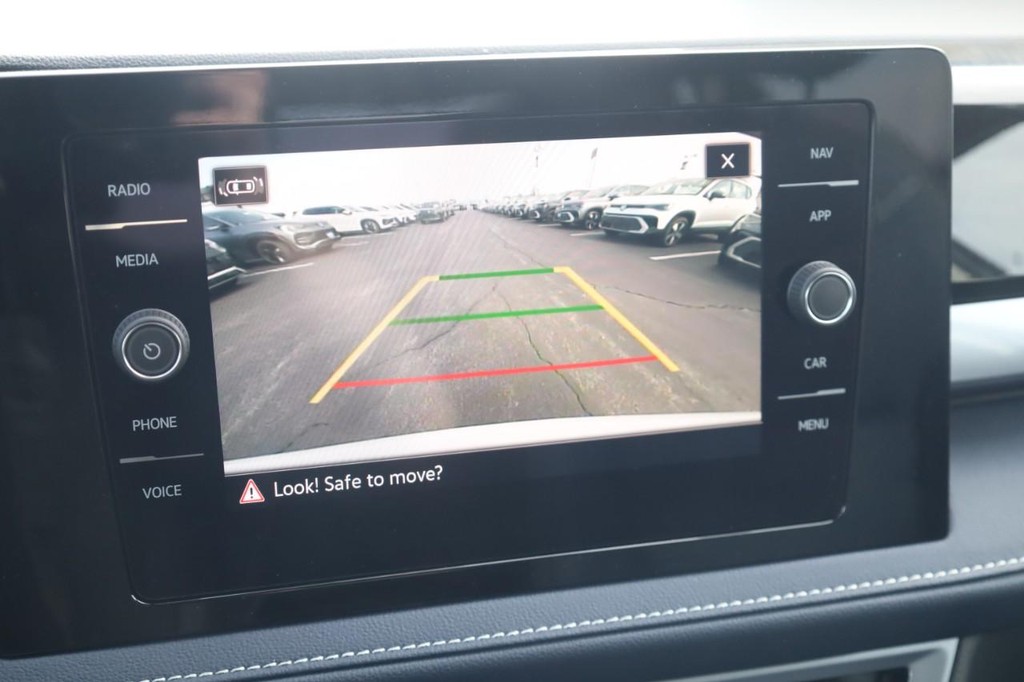 Volkswagen Taos Vehicle Full-screen Gallery Image 14