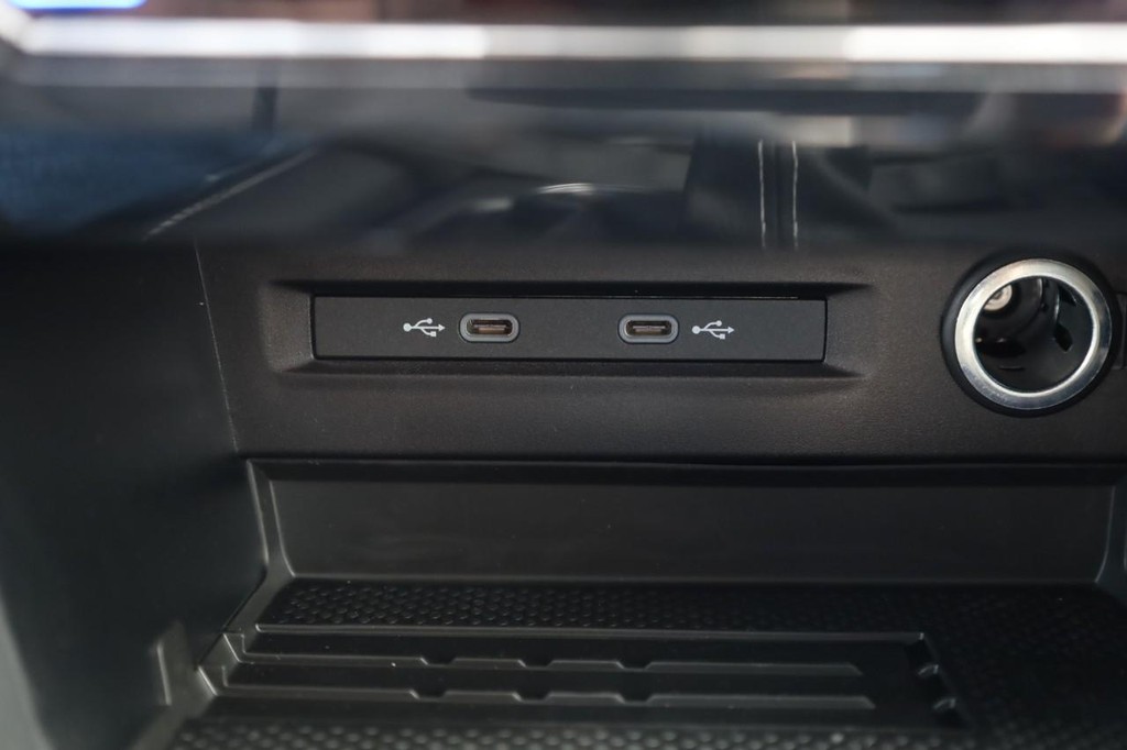 Volkswagen Taos Vehicle Full-screen Gallery Image 16