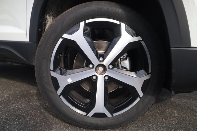 Volkswagen Taos Vehicle Image 02