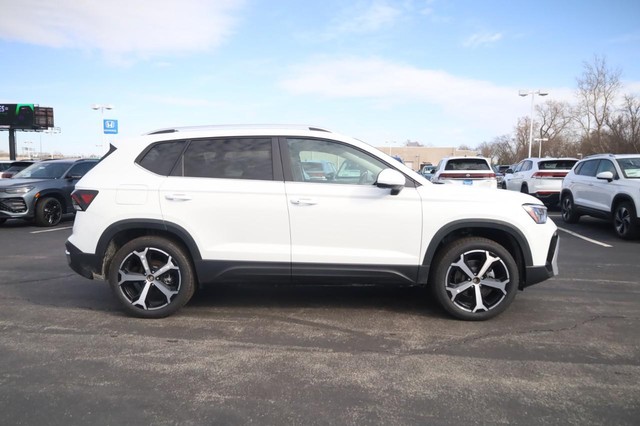 Volkswagen Taos Vehicle Image 04