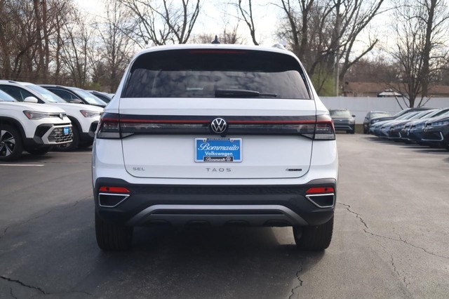 Volkswagen Taos Vehicle Image 05