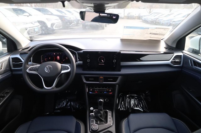 Volkswagen Taos Vehicle Image 06