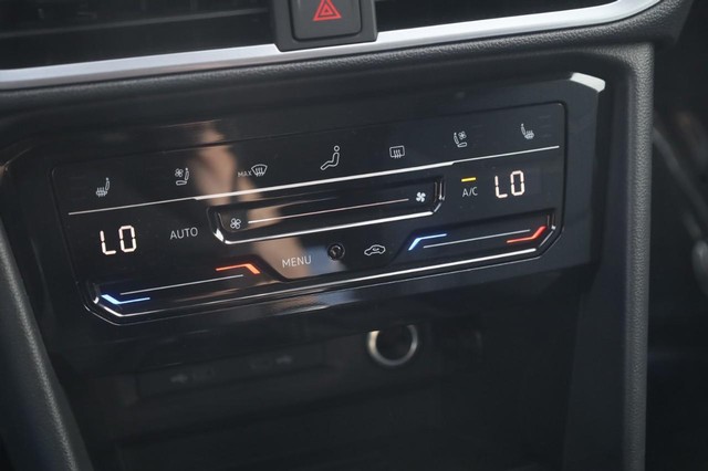 Volkswagen Taos Vehicle Image 15