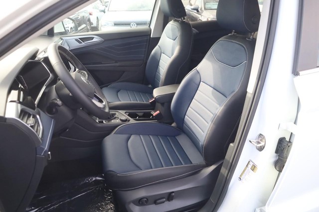 Volkswagen Taos Vehicle Image 18