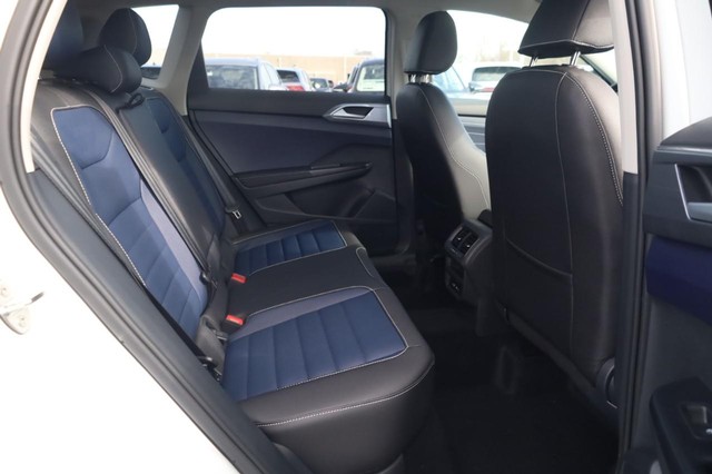 Volkswagen Taos Vehicle Image 20