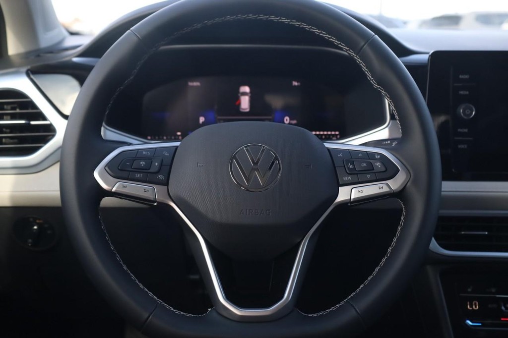 Volkswagen Taos Vehicle Full-screen Gallery Image 7