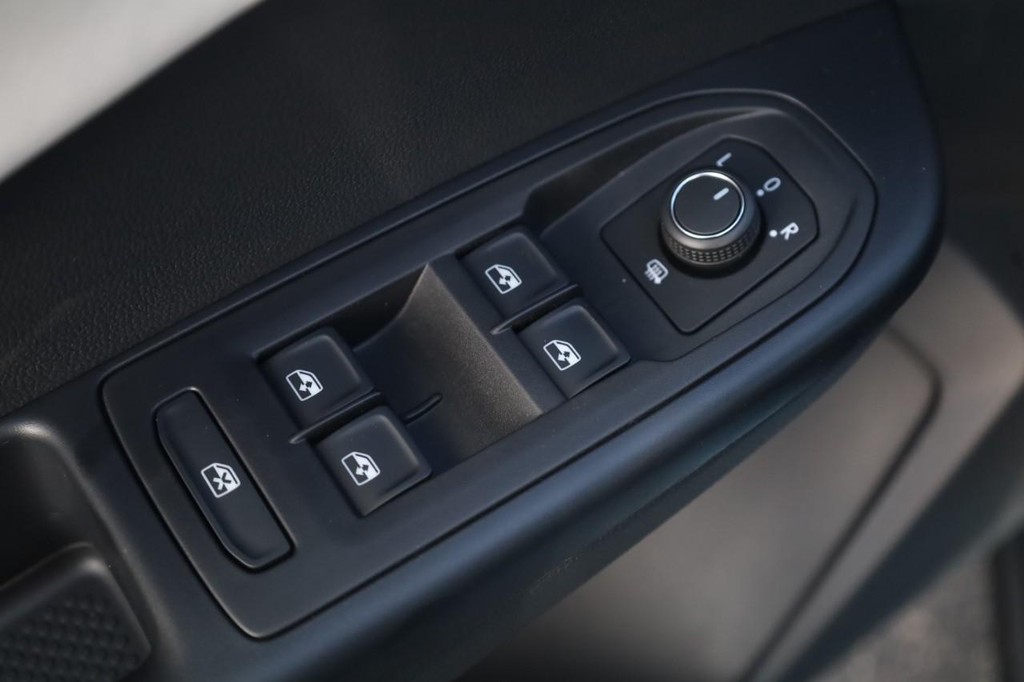 Volkswagen Taos Vehicle Full-screen Gallery Image 10