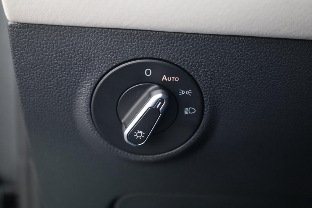 Volkswagen Taos Vehicle Full-screen Gallery Image 11