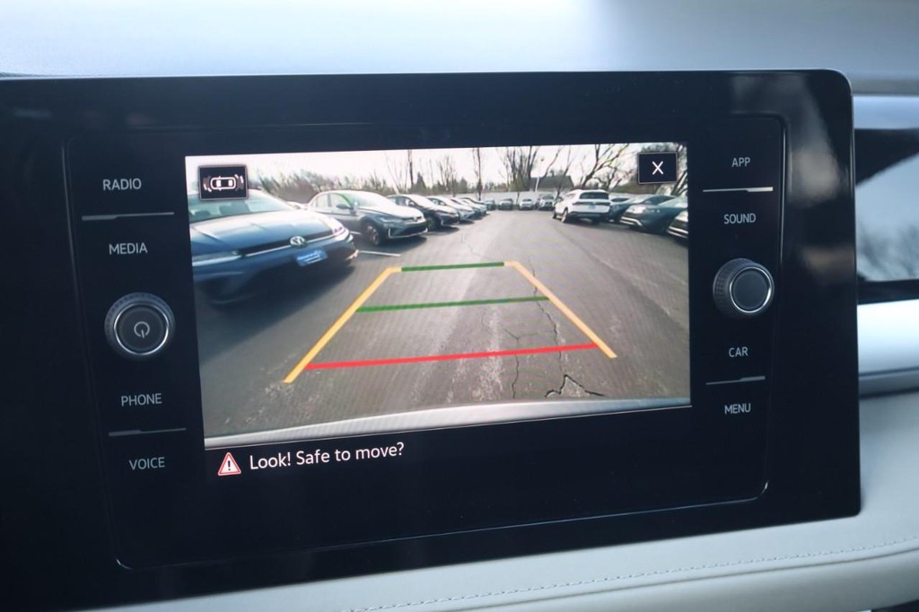 Volkswagen Taos Vehicle Full-screen Gallery Image 14