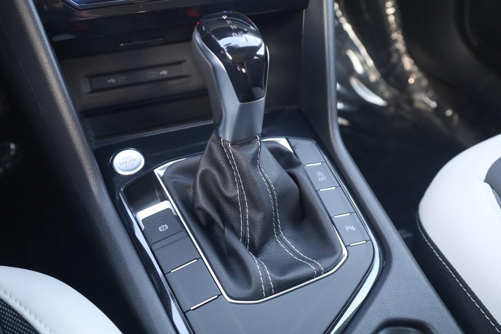 Volkswagen Taos Vehicle Full-screen Gallery Image 17