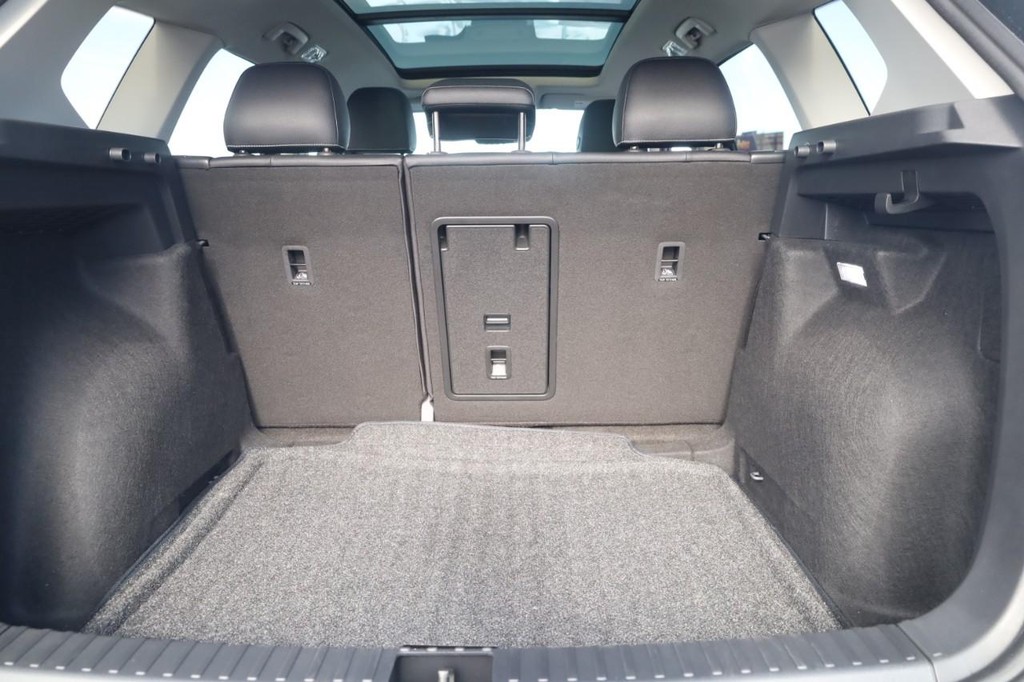 Volkswagen Taos Vehicle Full-screen Gallery Image 22