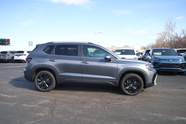 Volkswagen Taos Vehicle Image 04