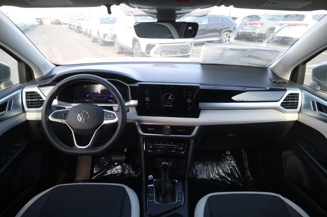 Volkswagen Taos Vehicle Image 06