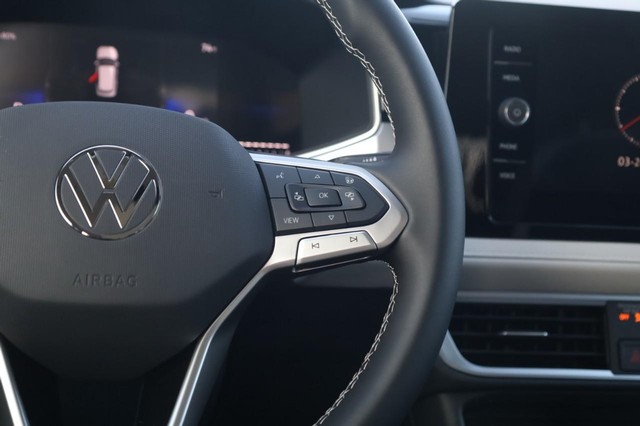 Volkswagen Taos Vehicle Image 08