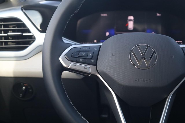 Volkswagen Taos Vehicle Image 09