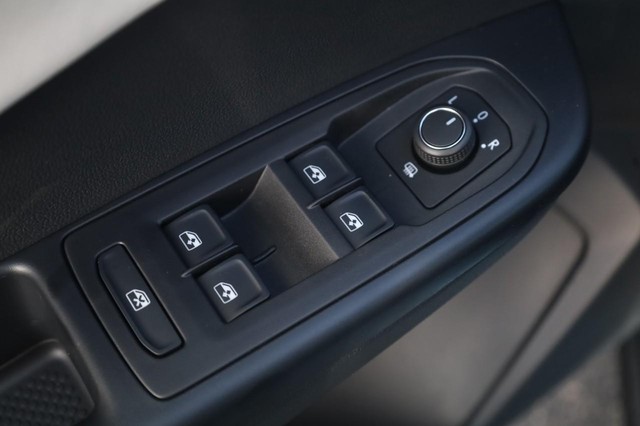 Volkswagen Taos Vehicle Image 10