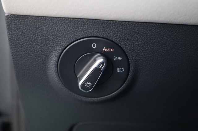 Volkswagen Taos Vehicle Image 11