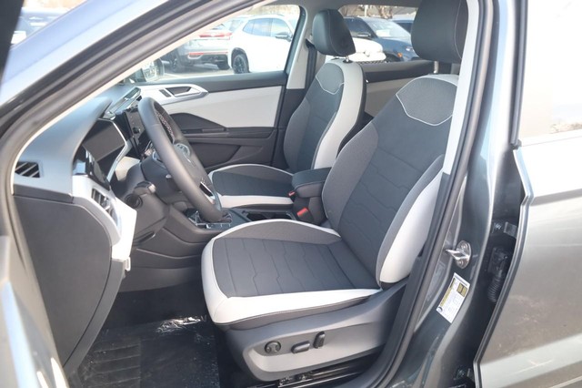 Volkswagen Taos Vehicle Image 18