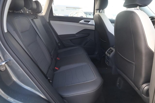 Volkswagen Taos Vehicle Image 20