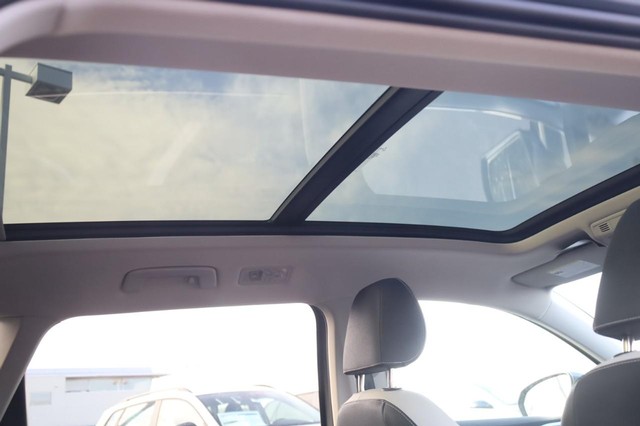 Volkswagen Taos Vehicle Image 21