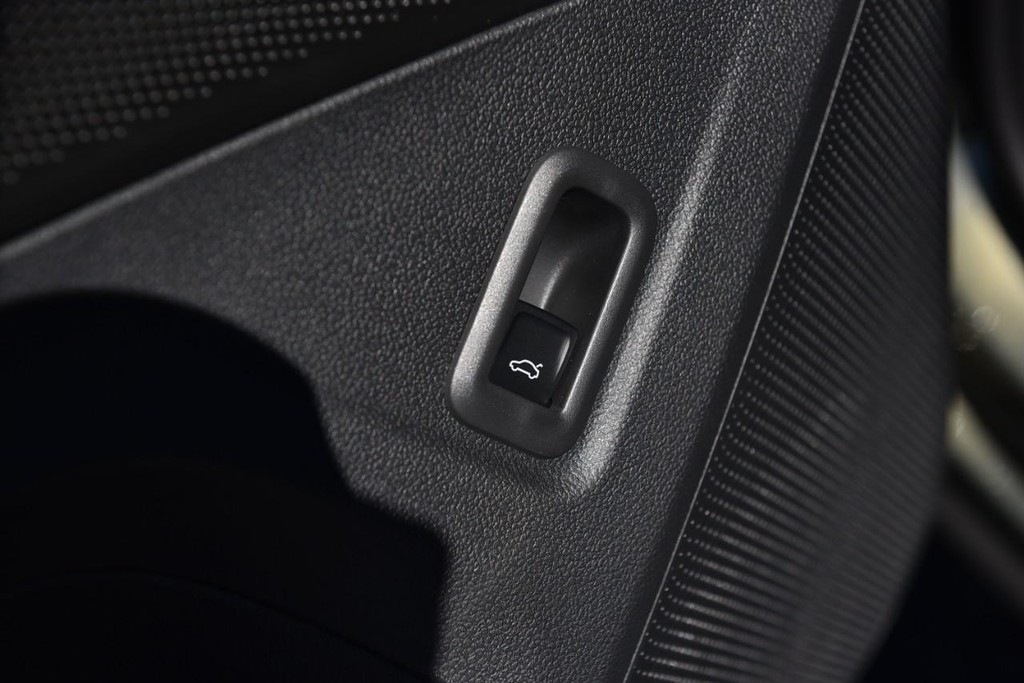Volkswagen Tiguan Vehicle Full-screen Gallery Image 9