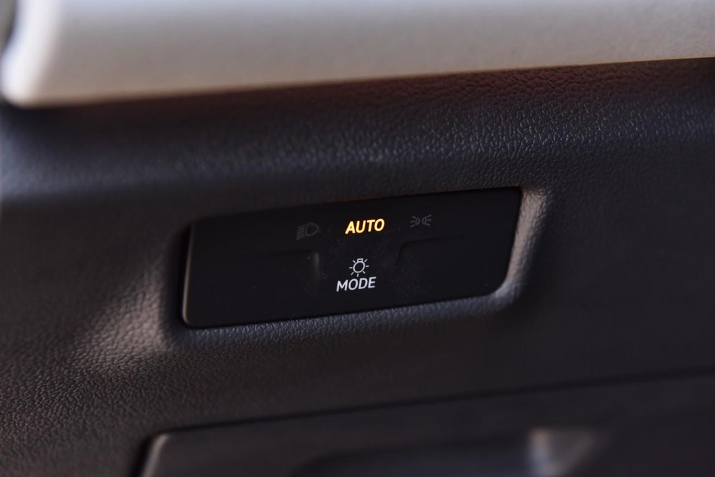 Volkswagen Tiguan Vehicle Full-screen Gallery Image 11
