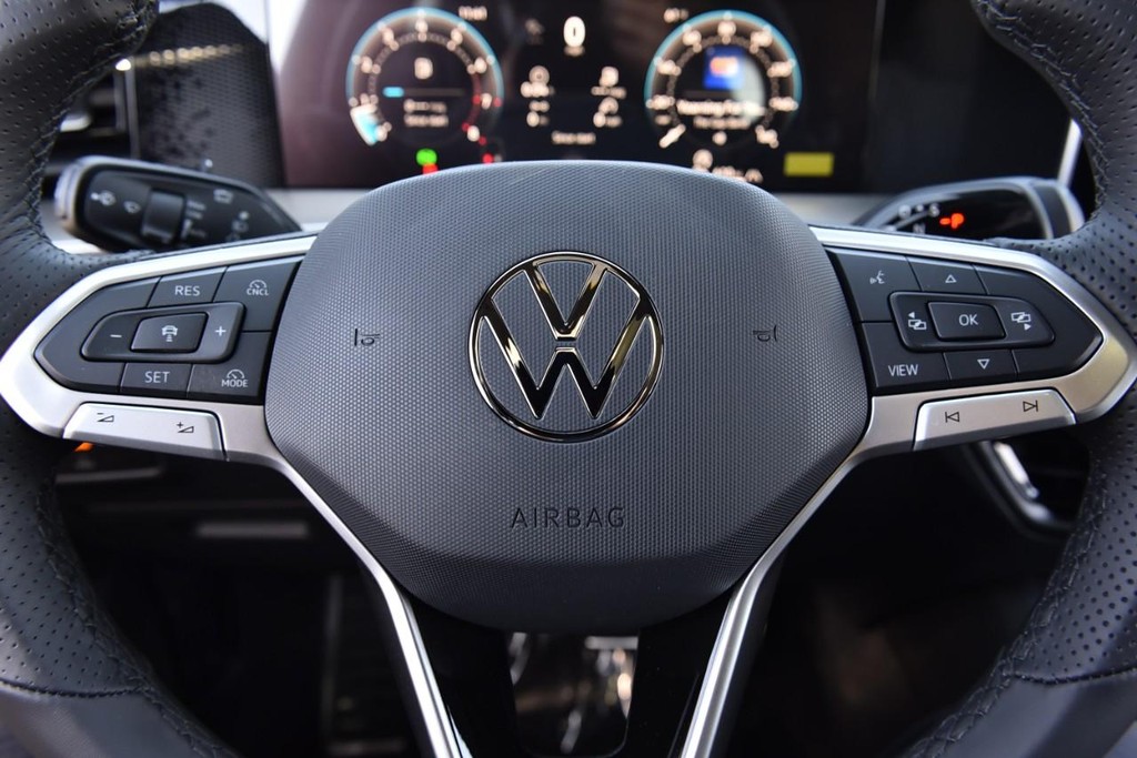 Volkswagen Tiguan Vehicle Full-screen Gallery Image 18