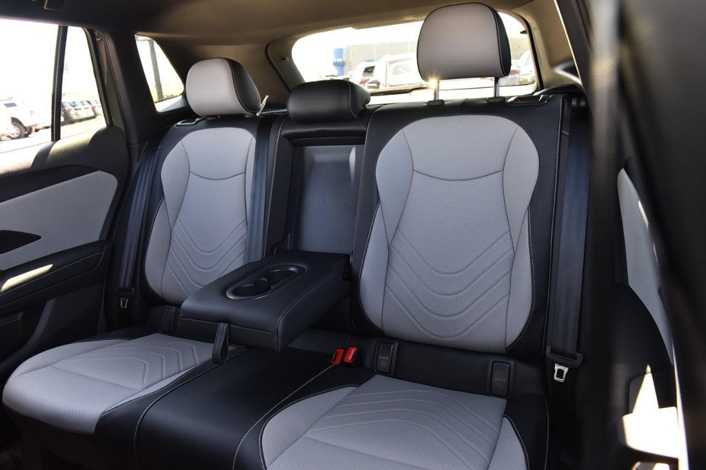 Volkswagen Tiguan Vehicle Full-screen Gallery Image 22