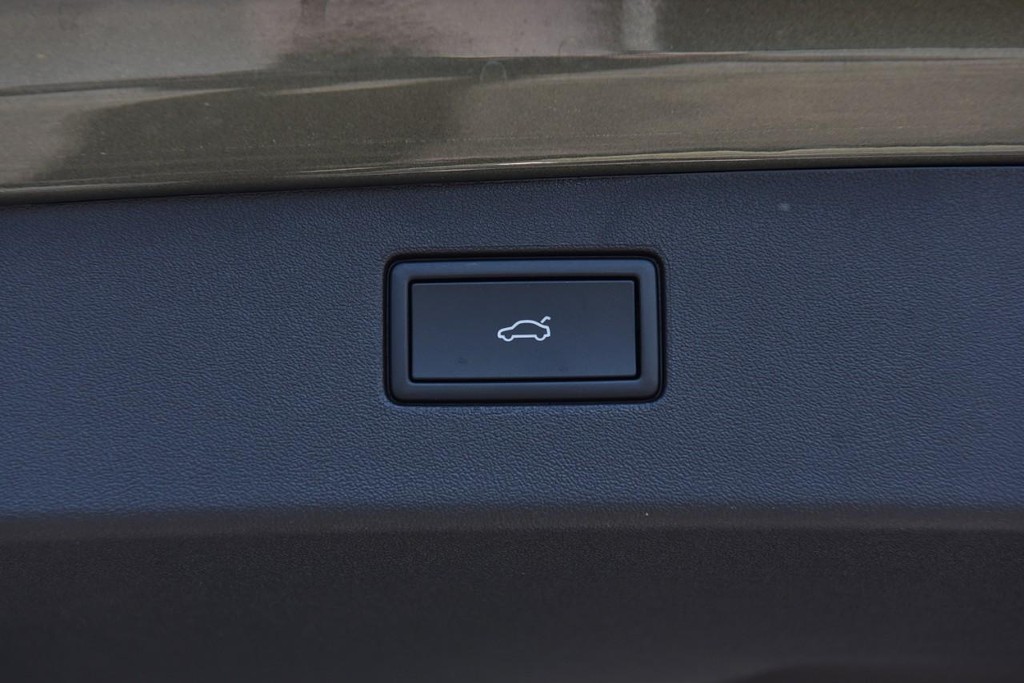 Volkswagen Tiguan Vehicle Full-screen Gallery Image 26