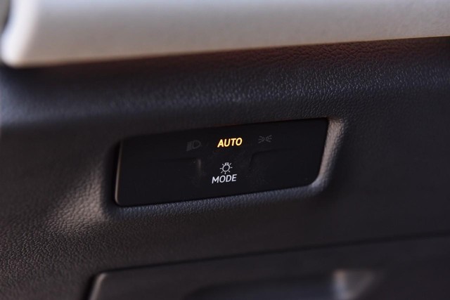 Volkswagen Tiguan Vehicle Image 11