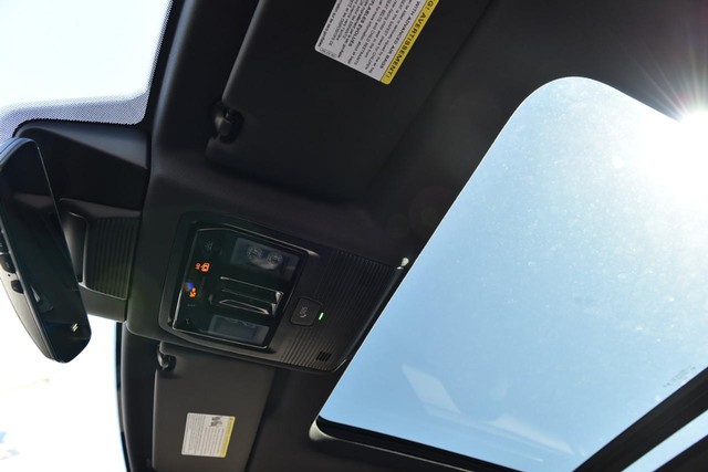 Volkswagen Tiguan Vehicle Image 21