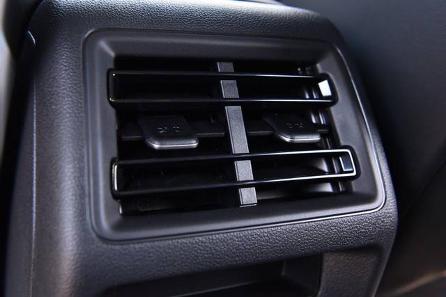 Volkswagen Tiguan Vehicle Image 23