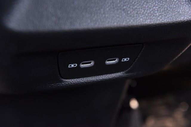 Volkswagen Tiguan Vehicle Image 24