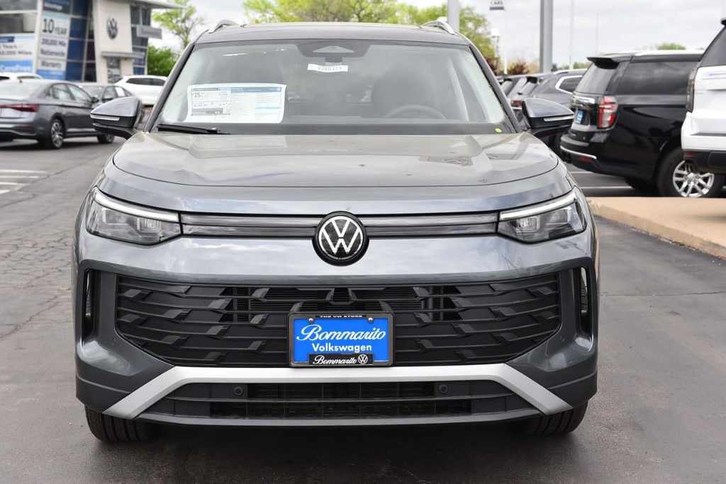 Volkswagen Tiguan Vehicle Full-screen Gallery Image 4