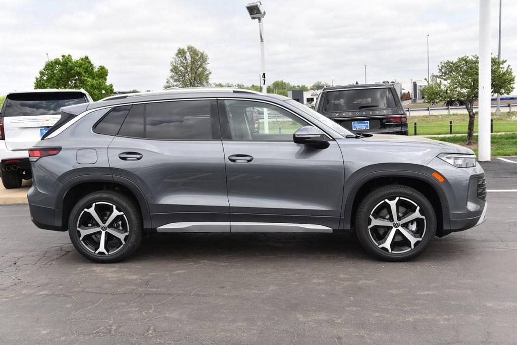 Volkswagen Tiguan Vehicle Full-screen Gallery Image 5