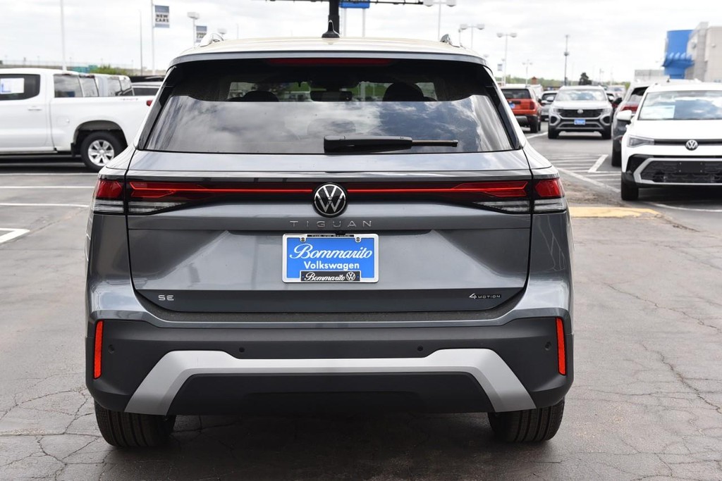 Volkswagen Tiguan Vehicle Full-screen Gallery Image 6