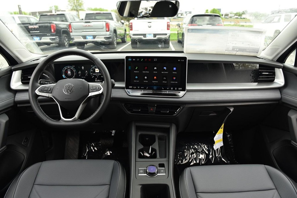 Volkswagen Tiguan Vehicle Full-screen Gallery Image 7