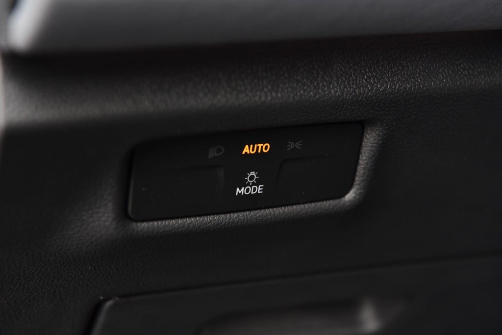 Volkswagen Tiguan Vehicle Full-screen Gallery Image 11