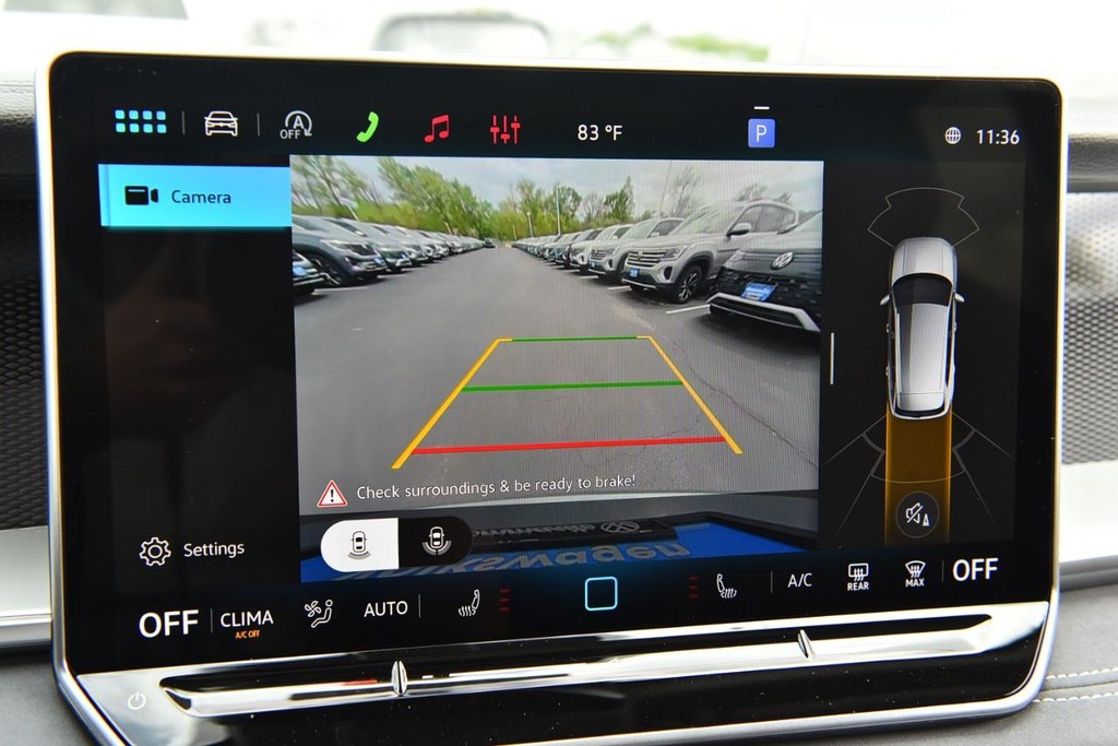 Volkswagen Tiguan Vehicle Full-screen Gallery Image 13