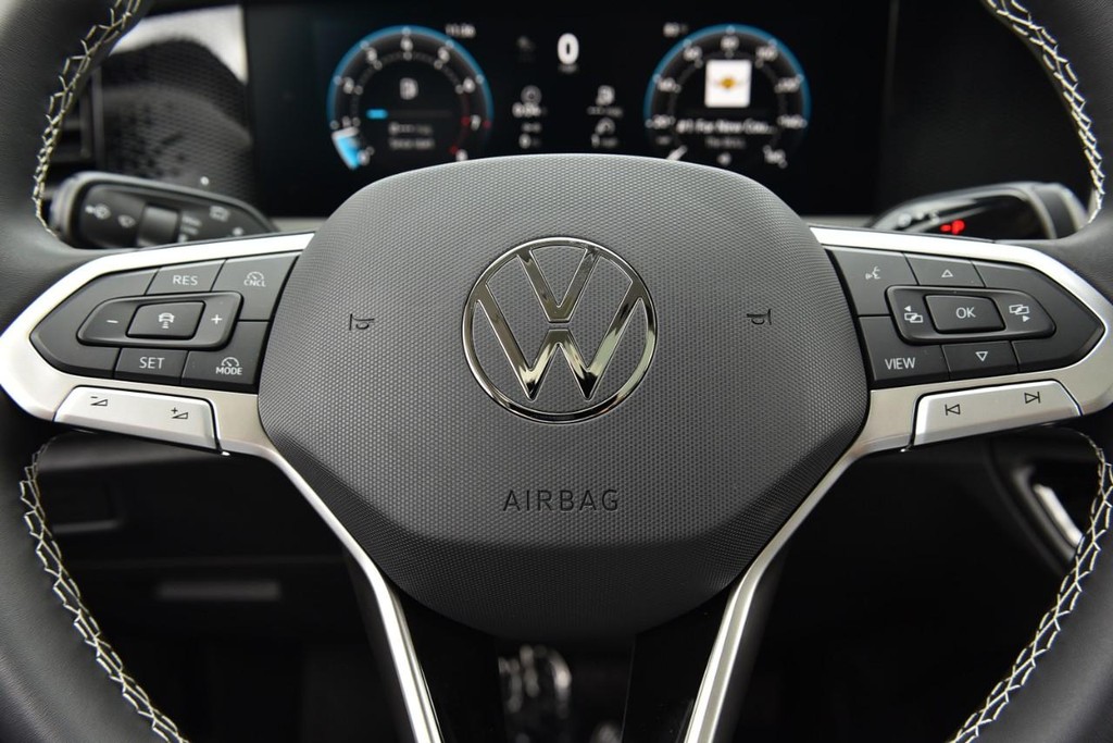 Volkswagen Tiguan Vehicle Full-screen Gallery Image 18
