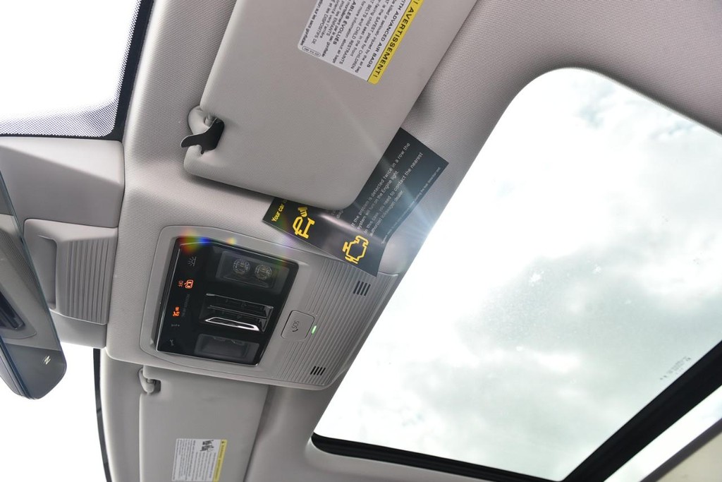 Volkswagen Tiguan Vehicle Full-screen Gallery Image 21