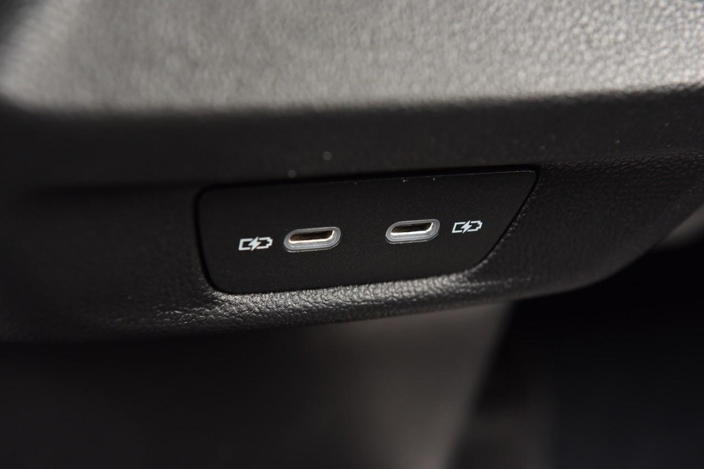Volkswagen Tiguan Vehicle Full-screen Gallery Image 24