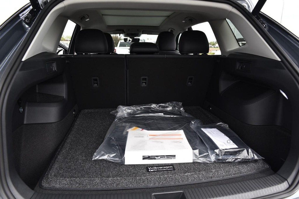 Volkswagen Tiguan Vehicle Full-screen Gallery Image 25