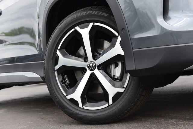 Volkswagen Tiguan Vehicle Image 03