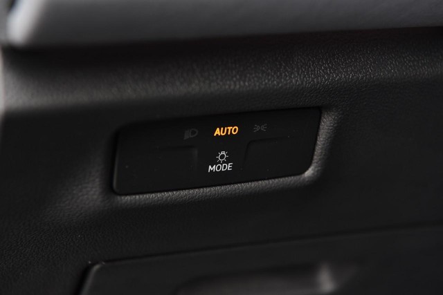 Volkswagen Tiguan Vehicle Image 11